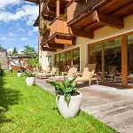 Superior Sport Und Familienresort Alpenblick Отель Целль-ам-Зе