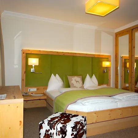 Sport- Und Familienresort Alpenblick 호텔 4*