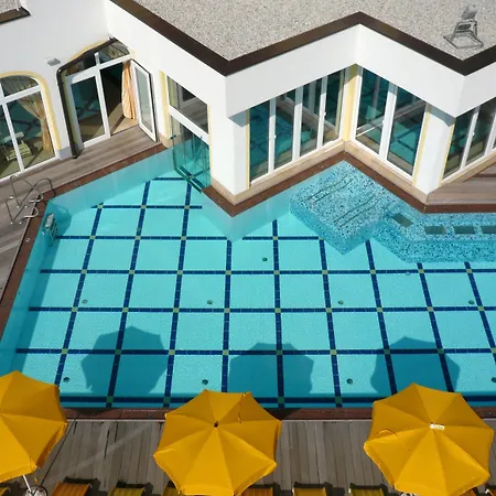 Sport- Und Familienresort Alpenblick 4* 젤암제