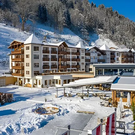Sport- Und Familienresort Alpenblick 4* 젤암제