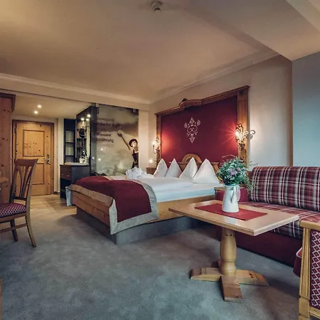 Sport- Und Familienresort Alpenblick 4* 젤암제