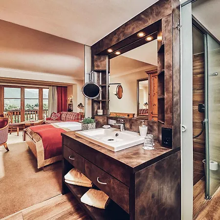 Sport- Und Familienresort Alpenblick 호텔 4*